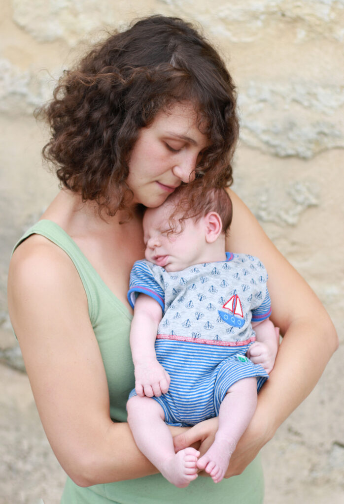 Câlin maman bébé Bordeaux Tauriac